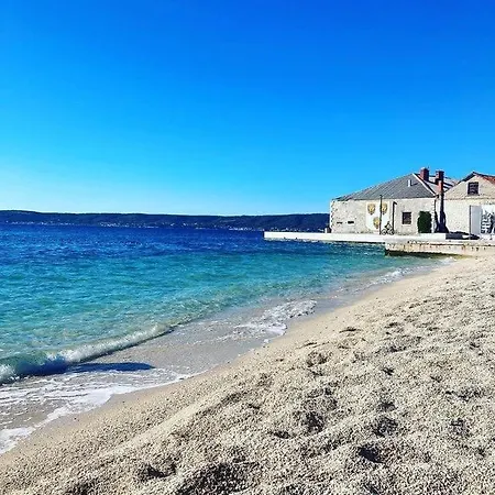 Apartment Spacious Family By The Sea