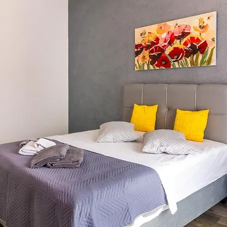 Spacious Family By The Sea * Kastela