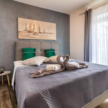 Spacious Family By The Sea Apartment