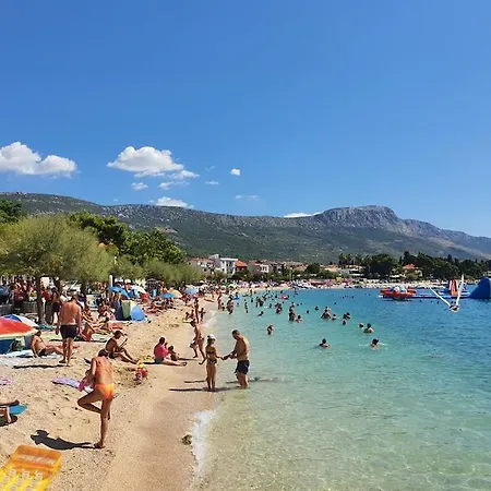 Apartment Spacious Family By The Sea Kastela