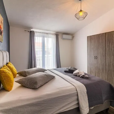 Spacious Family By The Sea * Kastela