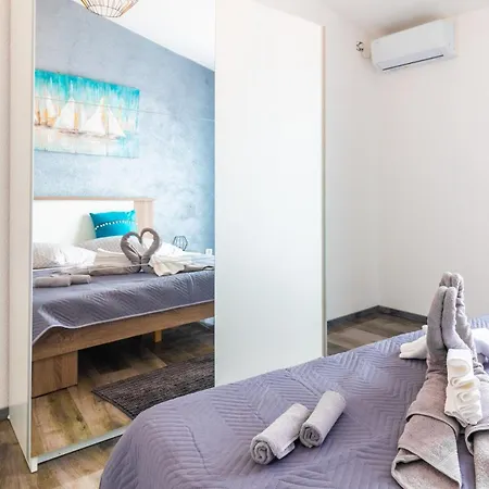 Spacious Family By The Sea Kastela