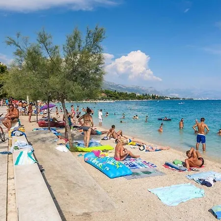 Spacious Family By The Sea Apartament Kaštela
