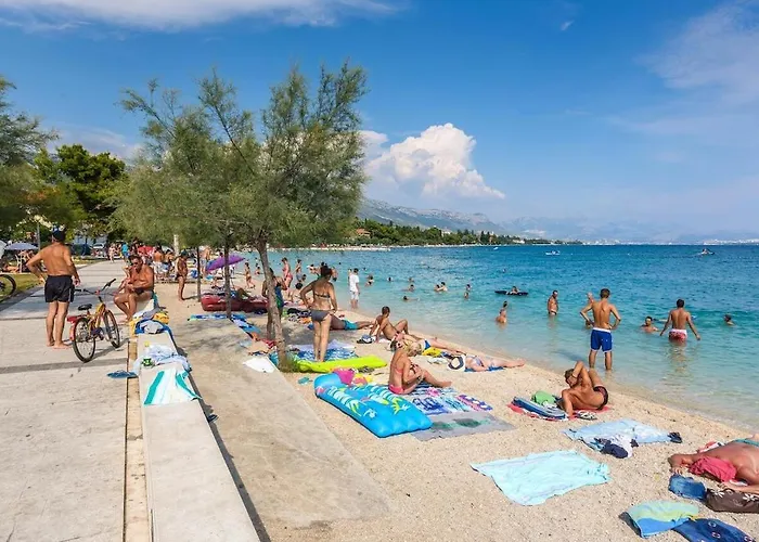 Spacious Family By The Sea 아파트 Kaštela