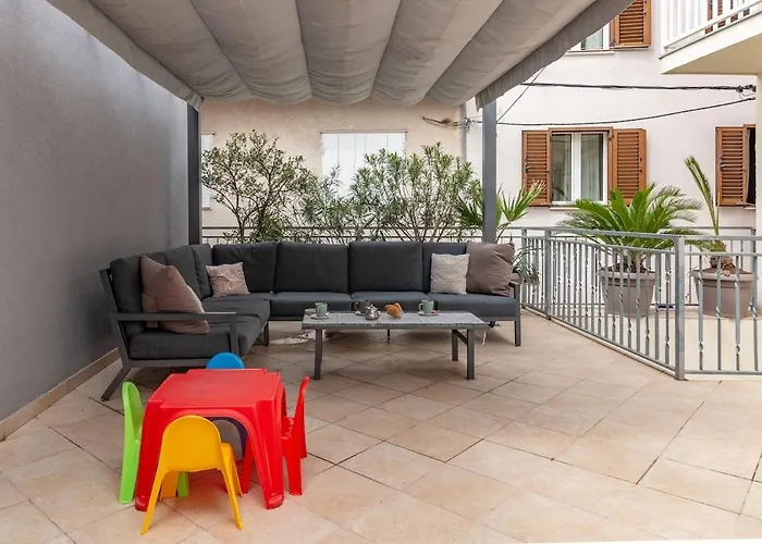 Spacious Family By The Sea Kaštela