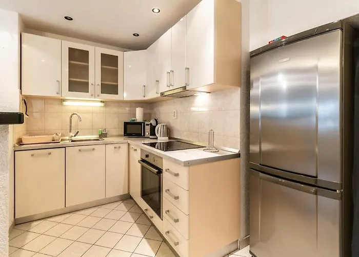 아파트 Spacious Family By The Sea *